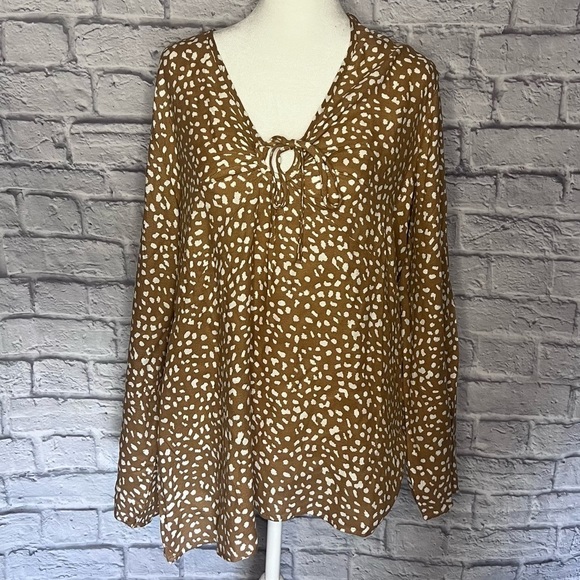 Maurices Tops - Maurice’s Front Tie Dot Print Blouse Size XXL NWT